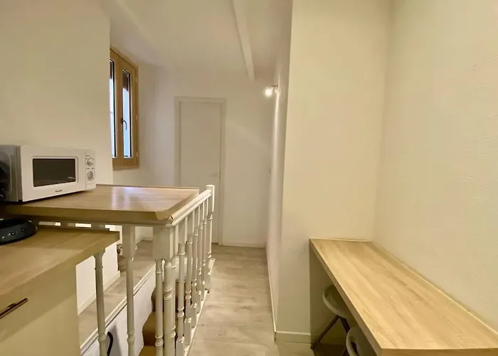 Petit Duplex, Vieux Nice, Proche A La Mer Апартаменты *